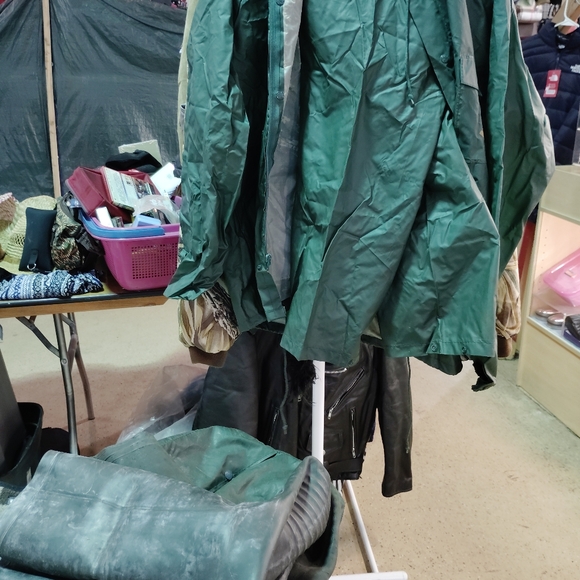 Men's Rain Gear - Picture 6 of 6